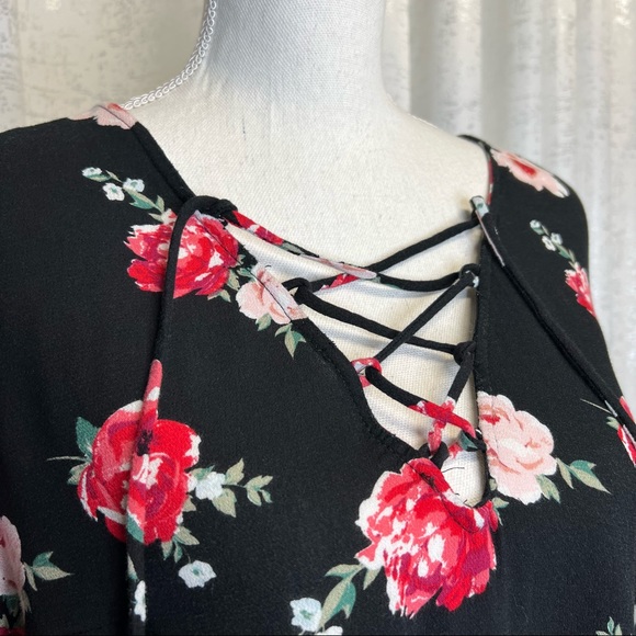 Floral Bell Sleeve Top - Picture 2 of 5